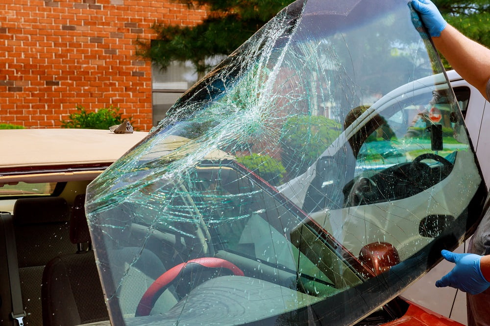 Looking for expert windshield replacement services