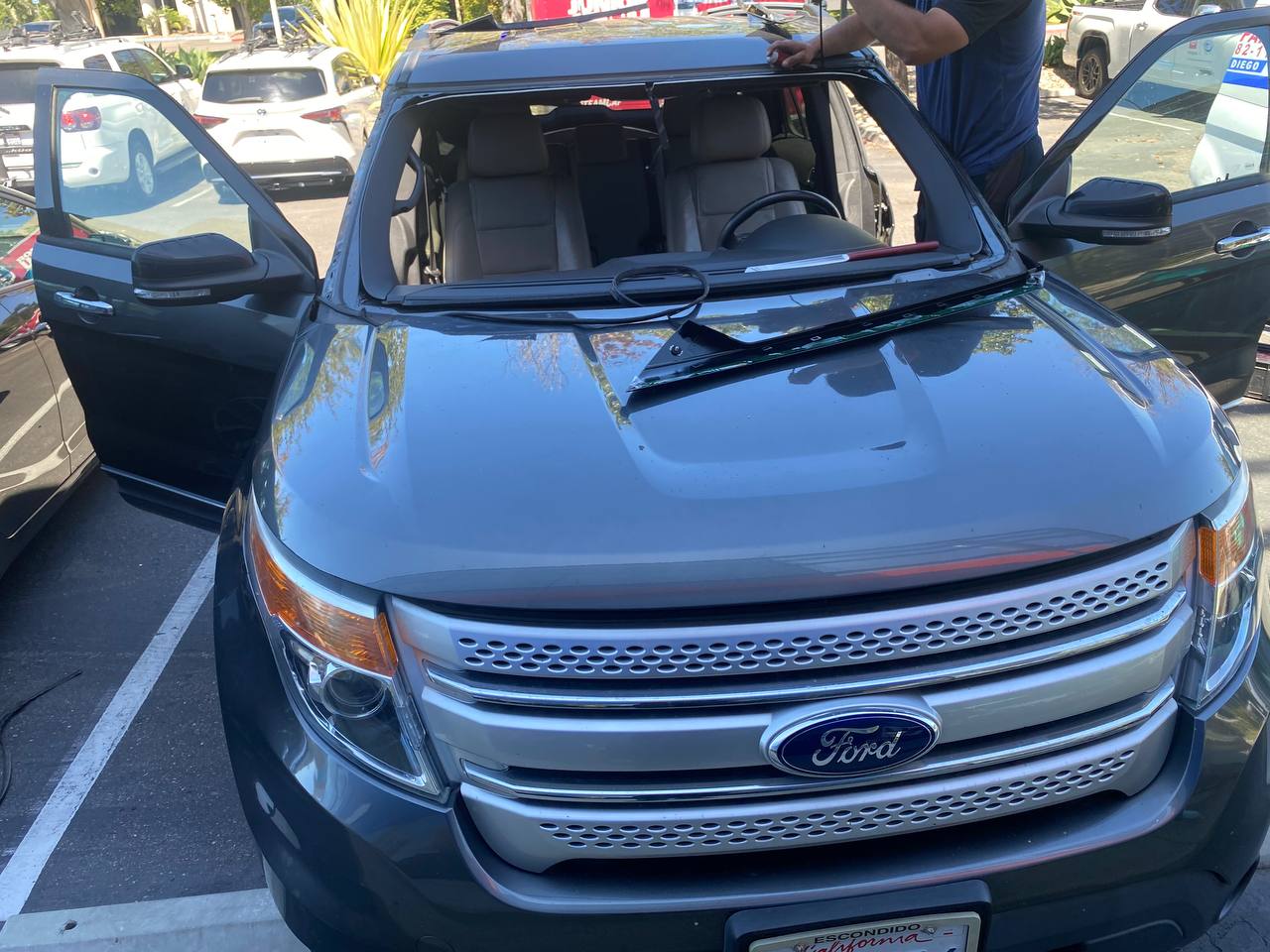 SUV Car - Ford Windshield replacement